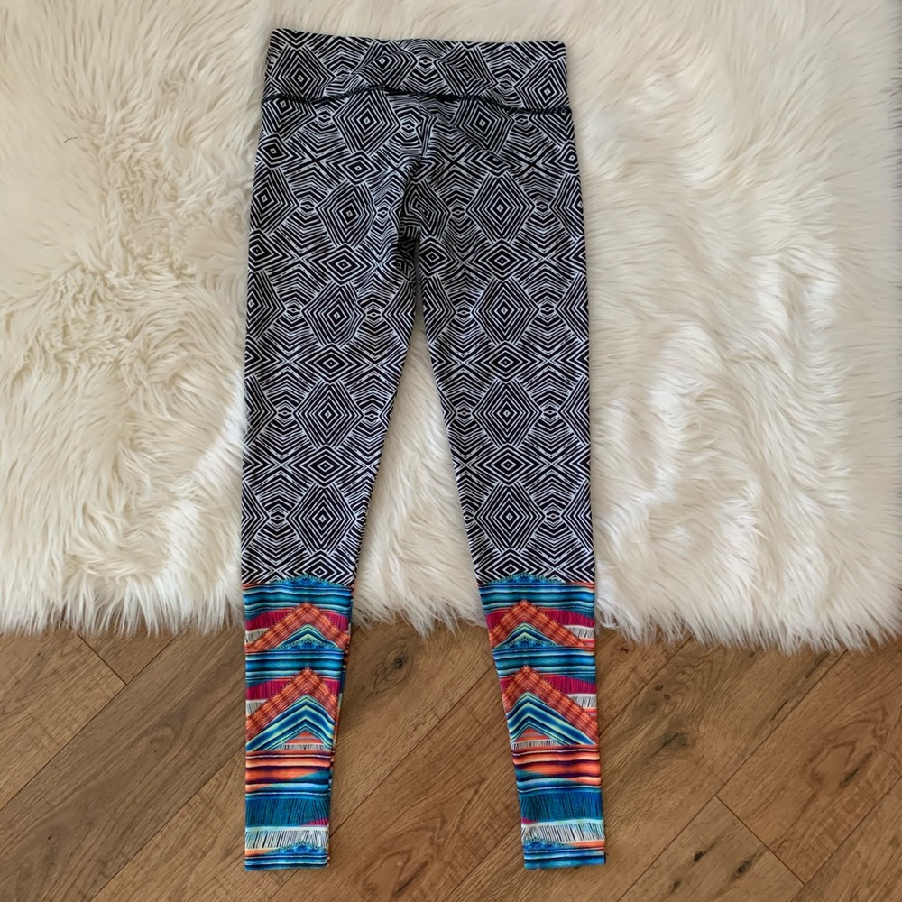 NWT Onzie Multicolor Graphic Workout Legging - Picture 5 of 7